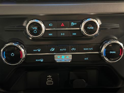 Used 2025 Ford F150 XLT w/ Equipment Group 301A Standard AWD/4WD image 32