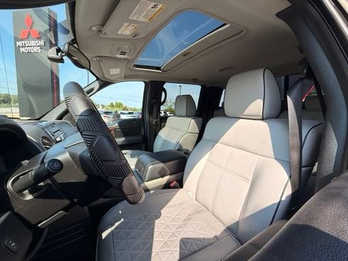 Used 2006 Lincoln Mark LT 4x4 image 24