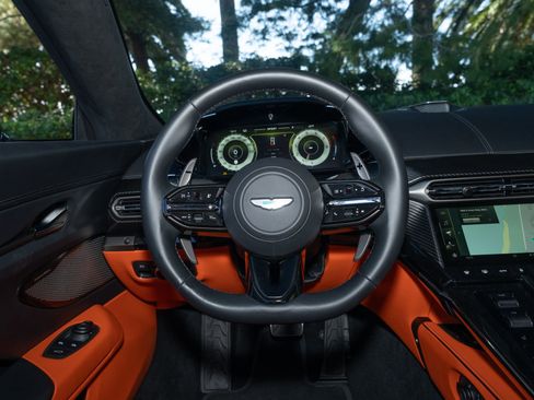 Used 2025 Aston Martin V8 Vantage Coupe image 20