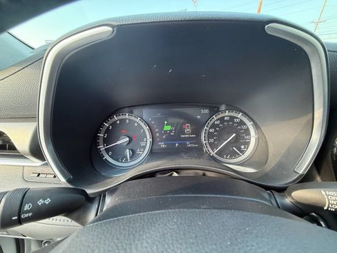 Used 2021 Toyota Highlander XLE FWD image 16