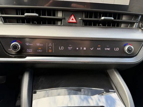 Certified 2023 Kia Sportage EX w/ EX Premium Package AWD/4WD image 24