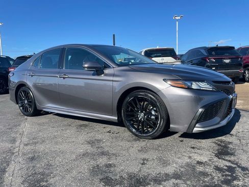 Used 2024 Toyota Camry XSE FWD image 2