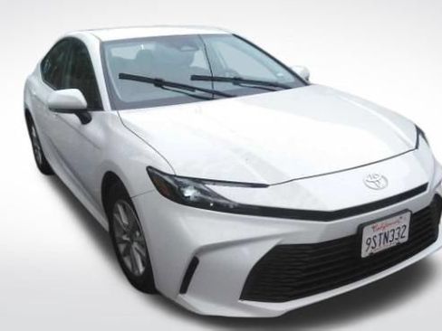 Used 2025 Toyota Camry LE FWD image 2