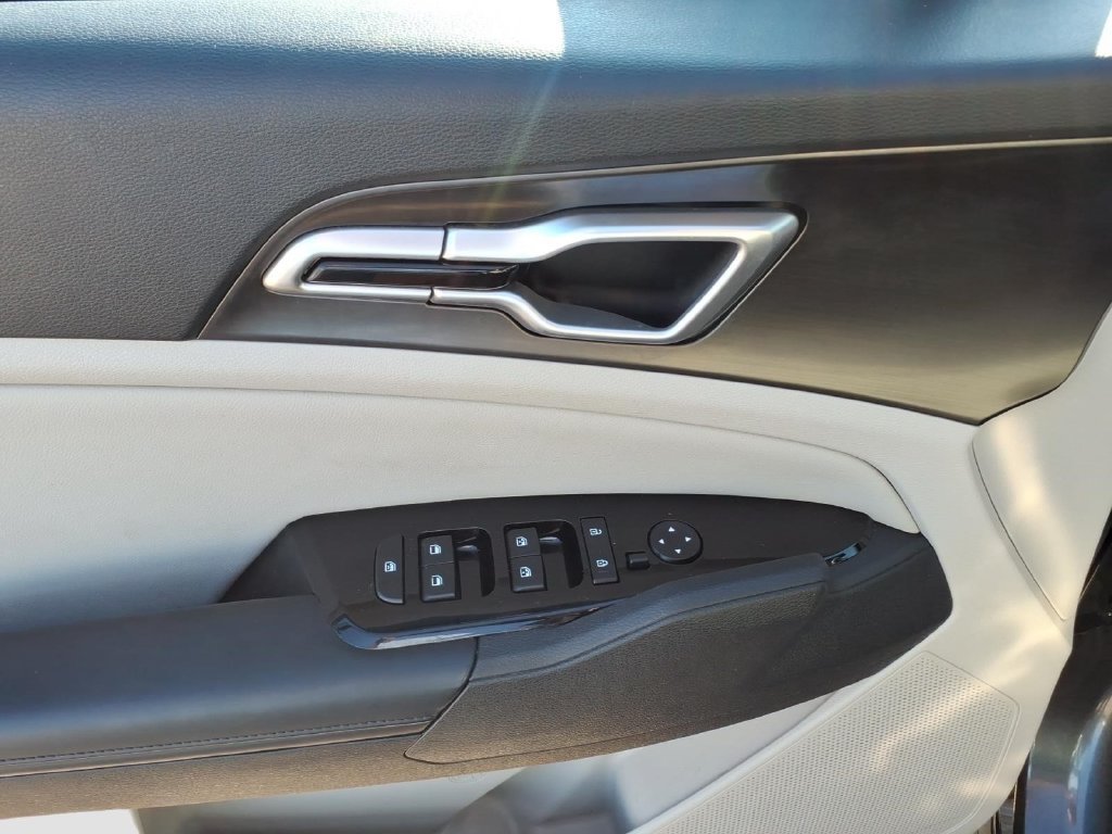 Used 2024 Kia Sportage EX FWD image 22