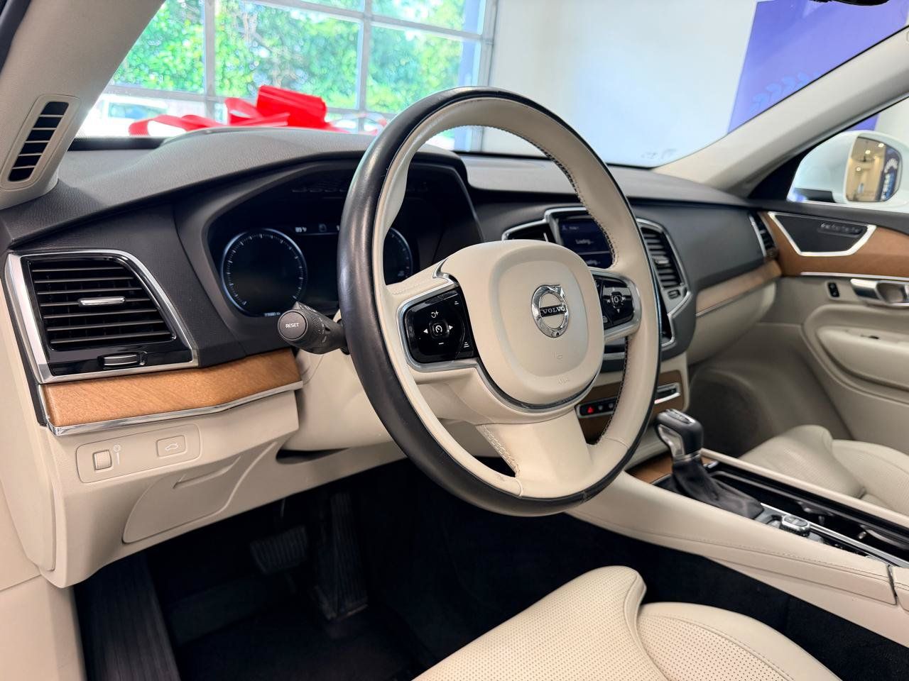 Used 2017 Volvo XC90 T6 Inscription w/ Vision Package AWD/4WD image 18