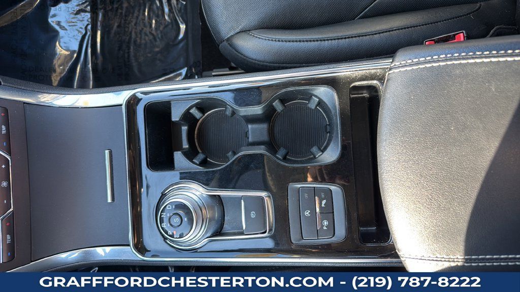 Used 2020 Ford Edge Titanium w/ Equipment Group 301A AWD/4WD image 20