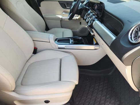 Used 2025 Mercedes-Benz GLB 250 image 28
