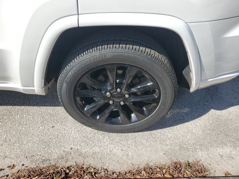 Used 2022 Jeep Grand Cherokee Laredo X image 6