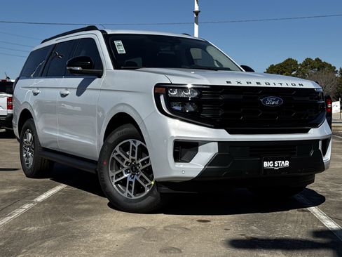 New 2026 Ford Expedition Active image 2