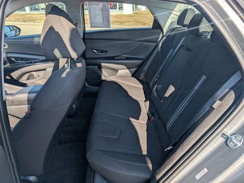 Used 2025 Hyundai Elantra SEL image 18