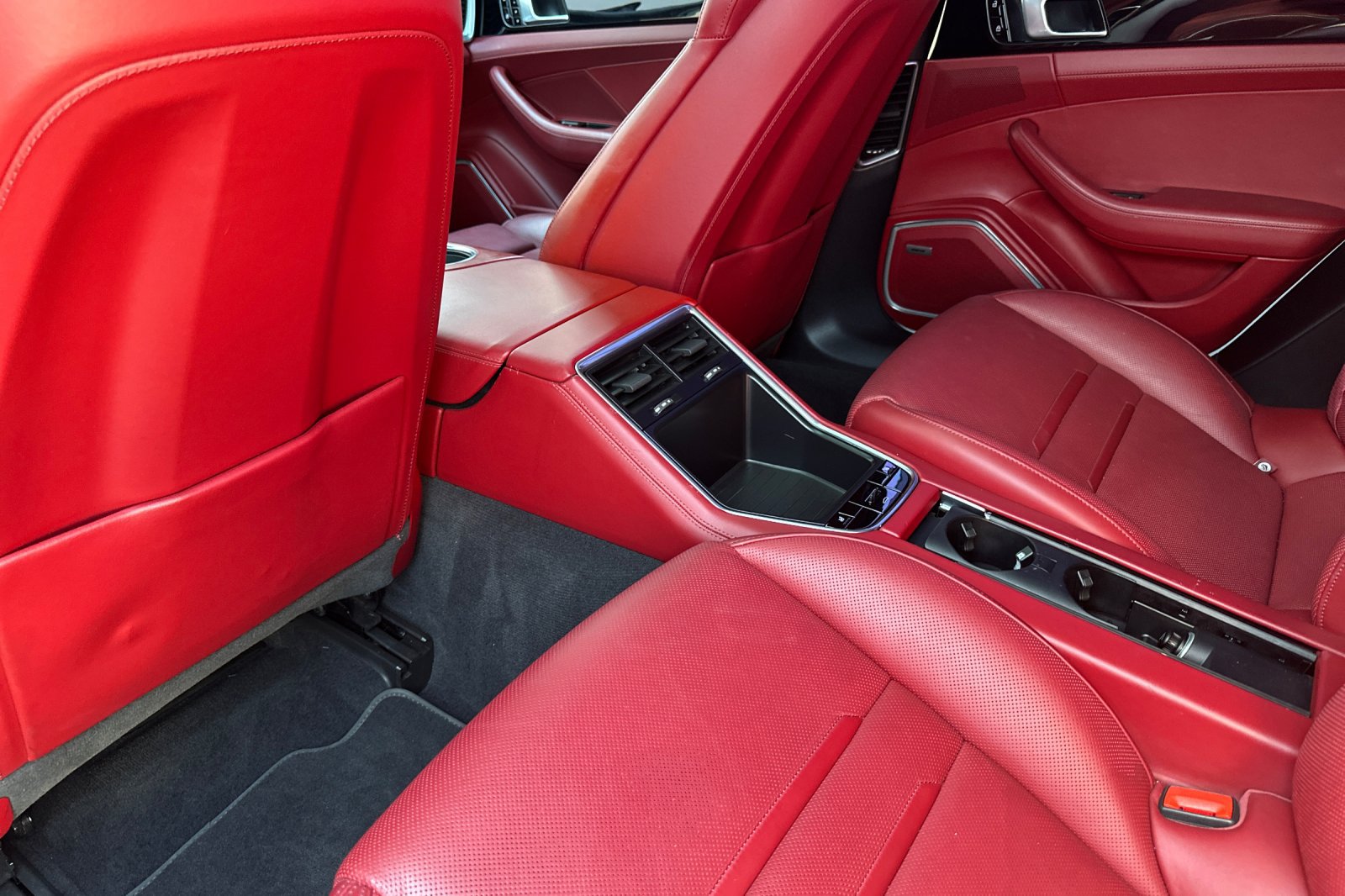 Used 2019 Porsche Panamera 4 AWD/4WD image 14