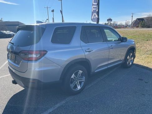 Certified 2025 Honda Pilot EX-L image 6