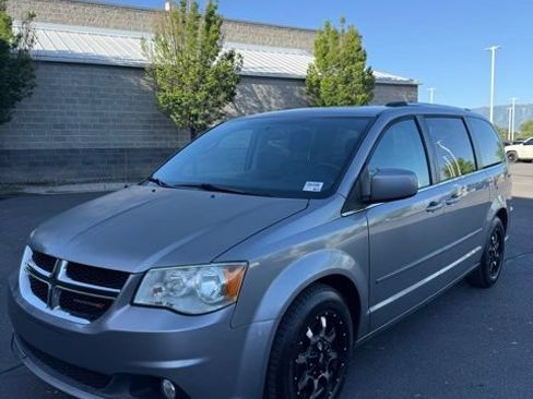 Used 2017 Dodge Grand Caravan SXT FWD image 2