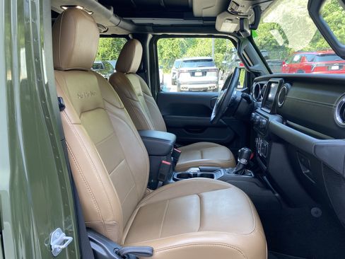 Used 2021 Jeep Wrangler Unlimited Sahara AWD/4WD image 33