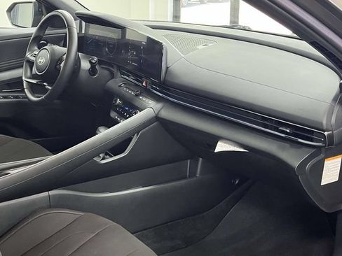 Certified 2025 Hyundai Elantra SEL FWD image 24
