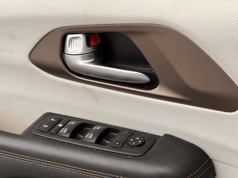 Used 2017 Chrysler Pacifica Touring-L Plus image 23