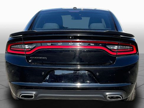 Used 2018 Dodge Charger SXT w/ Blacktop Package RWD image 5