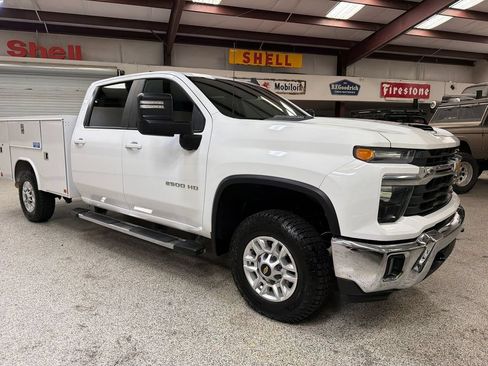 Used 2024 Chevrolet Silverado 2500 LT w/ Convenience Package AWD/4WD image 11