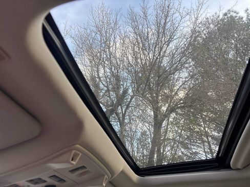 Used 2017 Cadillac Escalade ESV Premium Luxury image 12