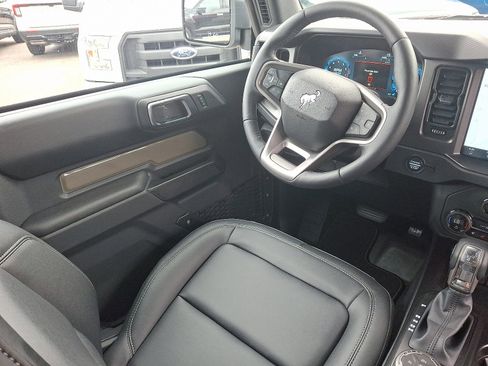 New 2025 Ford Bronco Badlands image 9