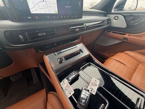 Used 2025 Lincoln Aviator Black Label image 10