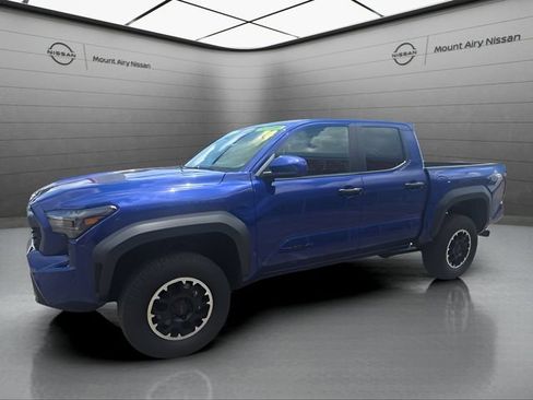 Used 2024 Toyota Tacoma TRD Off-Road AWD/4WD image 9