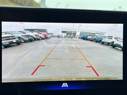 Used 2024 Chevrolet Trax LT w/ Sunroof Package image 43