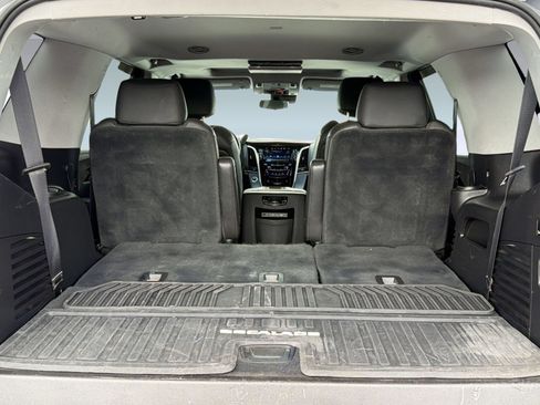 Used 2019 Cadillac Escalade Luxury AWD/4WD image 23