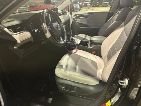 Used 2023 Toyota RAV4 XLE Premium AWD/4WD image 4