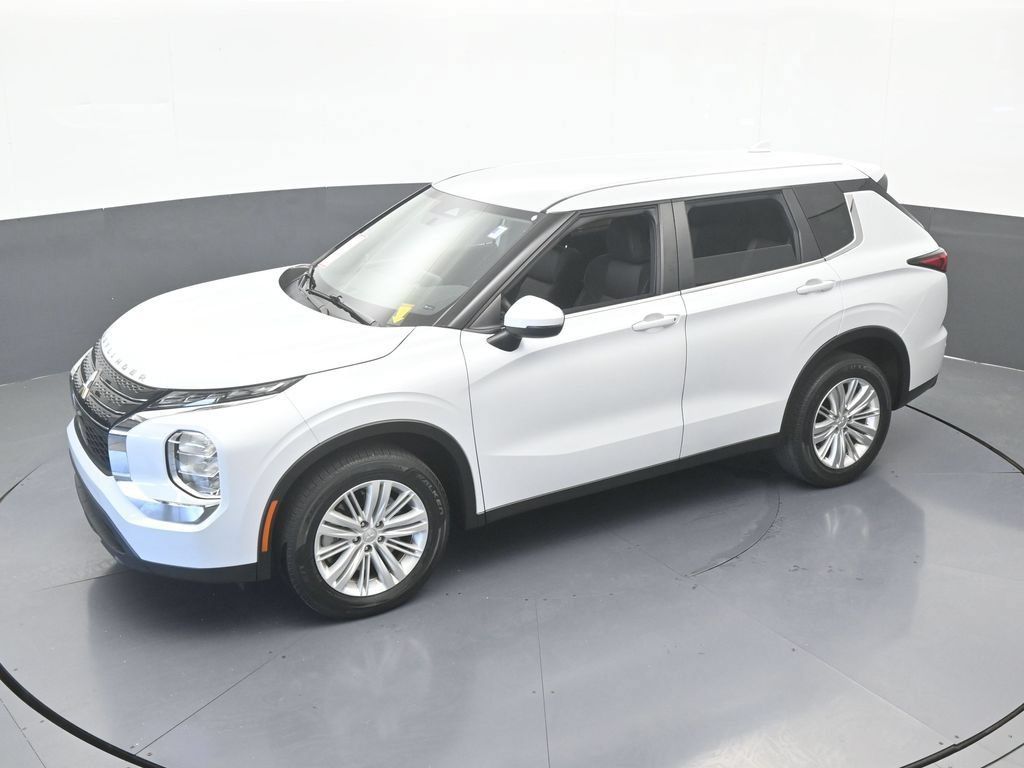 Used 2024 Mitsubishi Outlander ES FWD image 50