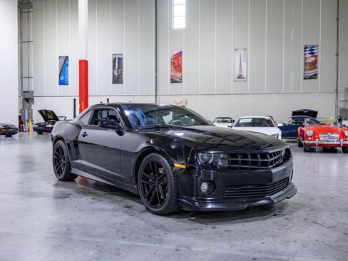 Used 2010 Chevrolet Camaro SS w/ RS Package RWD image 9