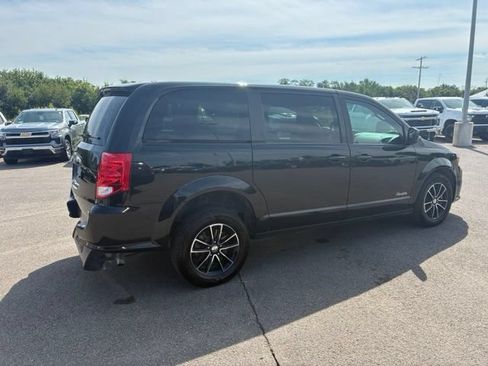Used 2018 Dodge Grand Caravan SXT w/ Driver Convenience Group FWD image 8