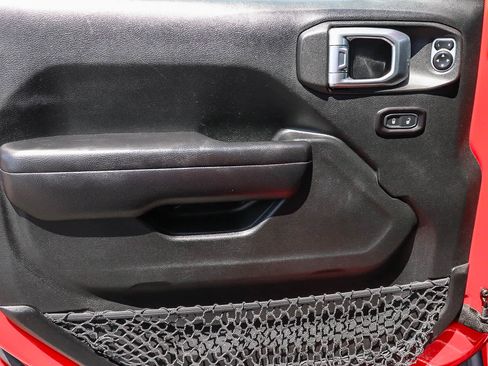 Used 2018 Jeep Wrangler Sport AWD/4WD image 32