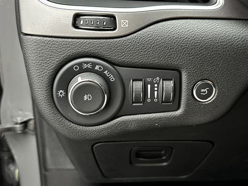 Used 2022 Jeep Cherokee Latitude Lux w/ Sun & Sound Group image 25