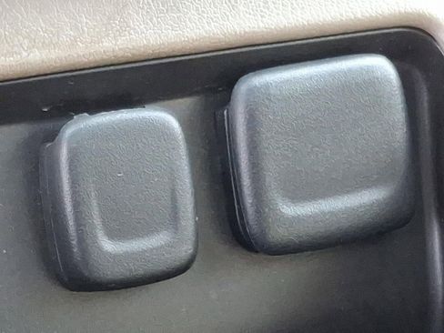 Used 2017 GMC Yukon SLT image 25