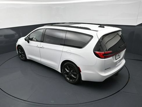 Used 2024 Chrysler Pacifica Touring-L w/ S Appearance Package FWD image 16