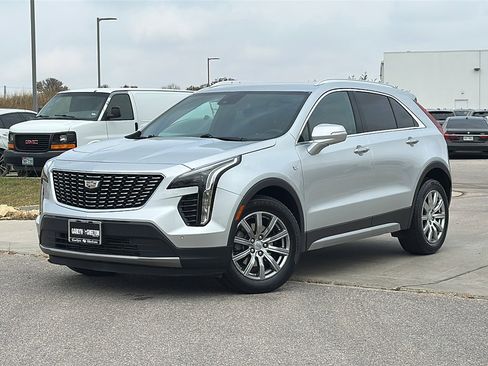Used 2022 Cadillac XT4 Premium Luxury w/ Safety Alert Package image 2