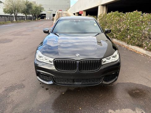 Used 2019 BMW 750i w/ Executive Package image 4
