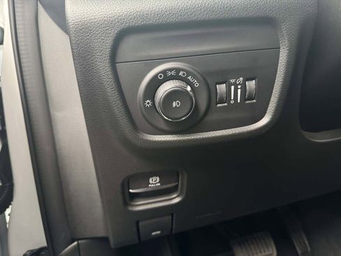 New 2025 Jeep Grand Cherokee L Summit w/ Luxury Tech Group V image 30