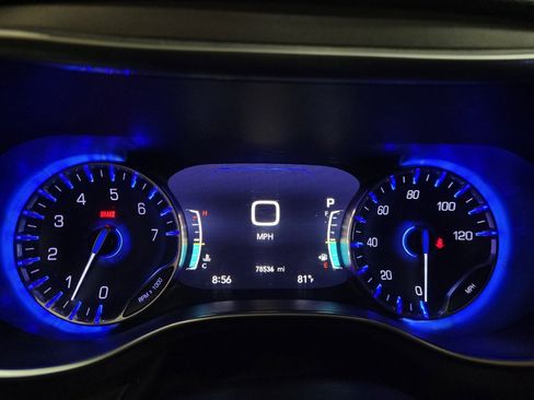 Used 2018 Chrysler Pacifica Limited FWD image 23
