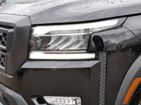 Used 2022 Nissan Frontier PRO-4X image 16