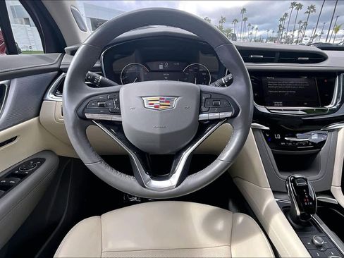 Used 2024 Cadillac XT6 Premium Luxury image 6