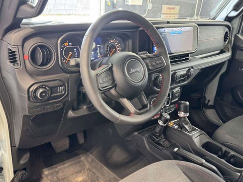 Certified 2024 Jeep Wrangler Unlimited Rubicon w/ Convenience Group image 8