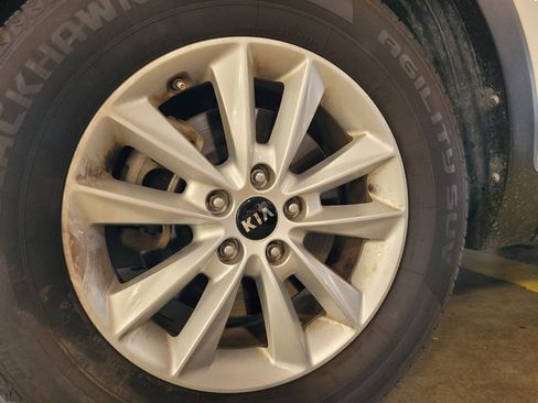 Used 2020 Kia Sorento LX FWD image 31