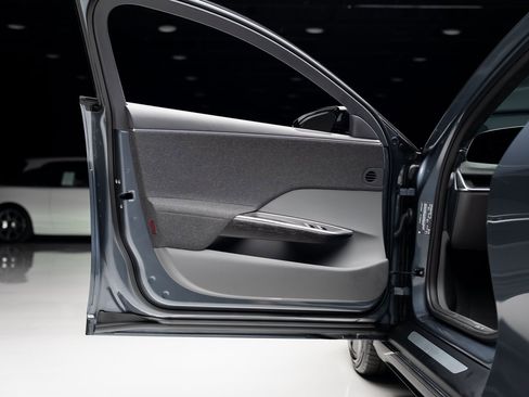 Used 2025 Lucid Air Pure image 51