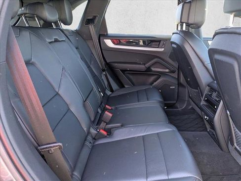 Used 2024 Porsche Cayenne image 16