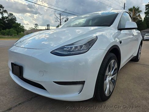Used 2023 Tesla Model Y AWD image 2