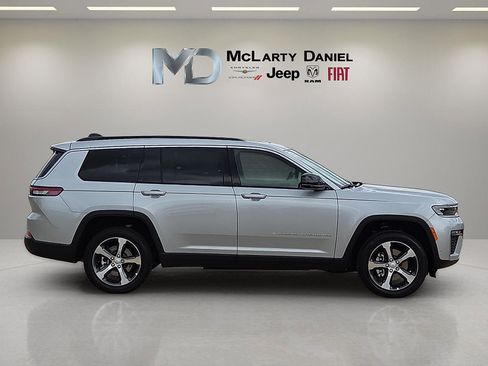 New 2026 Jeep Grand Cherokee L Limited w/ Luxury Tech Group II AWD/4WD image 6