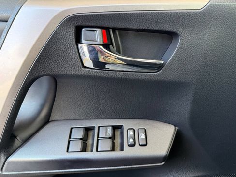 Used 2018 Toyota RAV4 XLE AWD/4WD image 14