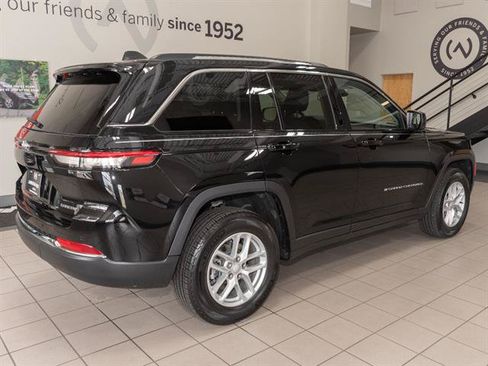 Used 2023 Jeep Grand Cherokee Laredo w/ Luxury Tech Group I AWD/4WD image 21